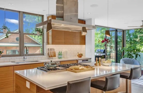 Mapleton Hill House | ❤️of Downtown All New! Mod 6BR ☆6min→ Pearl☆Hottub