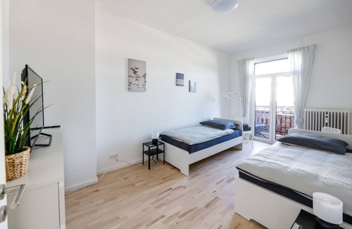 Offenbach am Main Apartment | OF02 - Apartment with balcony in Offenbach am Main, 86sqm, 3 rooms, max. 6 persons