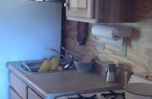 New Castle Cabin | Off grid,fenced yard,.great views and pups stay free