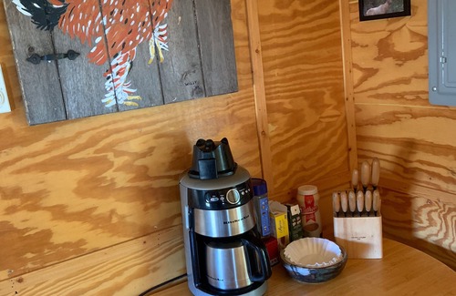 New Castle Cabin | Off grid,fenced yard,.great views and pups stay free