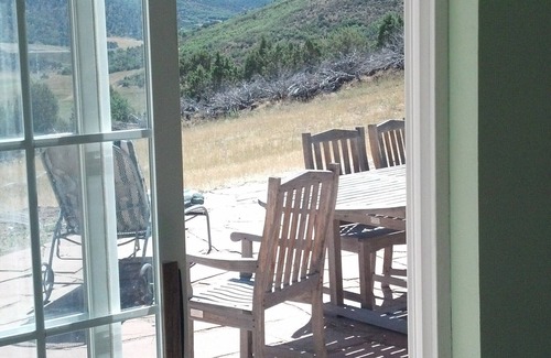 New Castle Cabin | Off grid,fenced yard,.great views and pups stay free