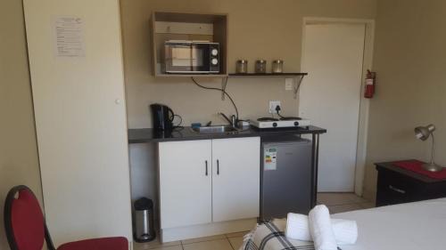 Greater Johannesburg Metropolitan Area Apartment | OFF-GRID Guest Twin-rooms in Sandton