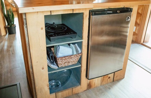 Rock Lake House | Off Grid Mountain Lodge - Cabins - Sauna - Hot Tub - Fishing