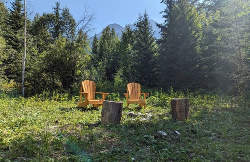 Blaeberry House | Off-Grid Skoolie Retreat