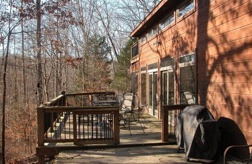 Bee Spring House | Off-Grid Solar Lakefront House/Private 80+ Wooded Acres On Nolin Lake