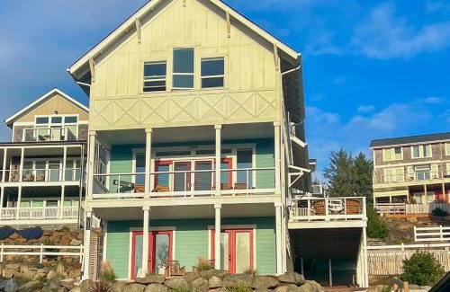 Nelscott House | Off of the Hook