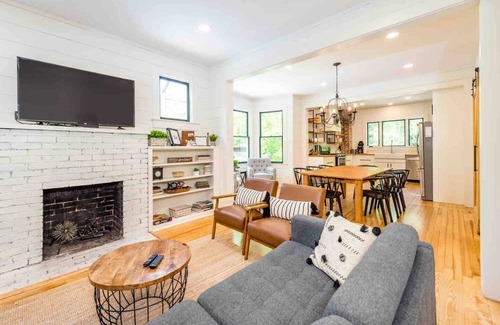 Flat Rock House | Off season special! Book a wknd, get a 3rd night for $25!