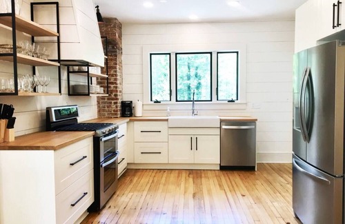 Flat Rock House | Off season special! Book a wknd, get a 3rd night for $25!