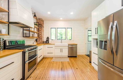 Flat Rock House | Off season special! Book a wknd, get a 3rd night for $25!