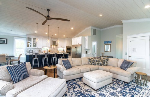 Edisto Island House | OFF THE GRID-Custom Showplace w/Private Pool;Multiple Decks;3 Minute Walk to Beach