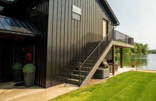 Newaygo Apartment | OFF THE HOOK!