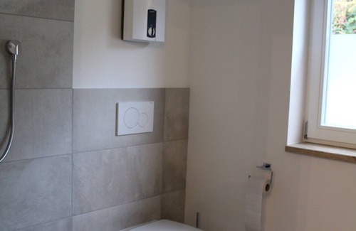 Kinding Apartment | Offene lichtdurchflutete Wohnung mit Terrasse