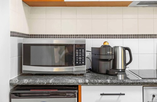 Perth Central Business District Apartment | Offering a blend of comfort and convenience, located just 5 minutes from Perth's CBD and the Convention Centre. Nestled behind the lush greenery of Kings Park , guests can enjoy peaceful scenery from the balcony yet be close enough to the city!