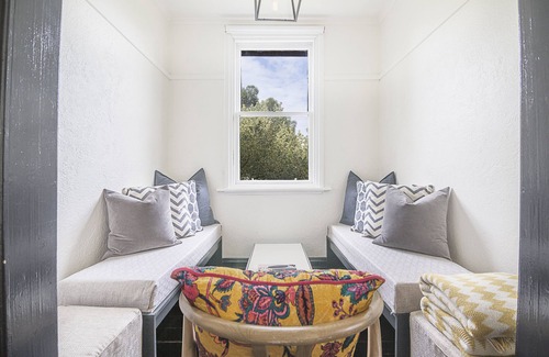 Healesville House | Offers a beautiful space for a family getaway or a romantic holiday for two.