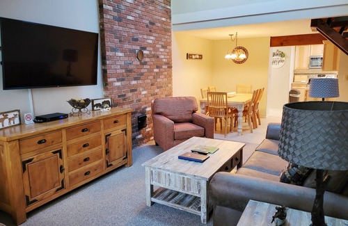 Bartlett Condo | Official Seasons RMC Condo 01G - 2 Bedroom + Loft - sleeps 10 - Dog Fees