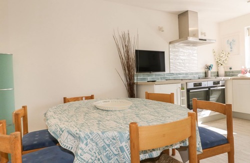 Crantock Cottage | OFFSHORE, pet friendly, with a garden in Crantock