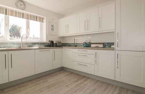 Crantock Cottage | OFFSHORE, pet friendly, with a garden in Crantock