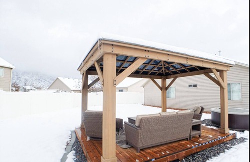 Ogden House | Ogden Dream+Hot Tub+Fenced Yard+Gazebo+BBQ+View+Garage+W/D