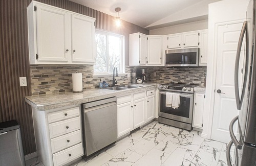 Ogden House | Ogden Home+Hot Tub+New Remodel+Playset+Mtn Views+Large Fenced Yard+Gazebo+RV Pad