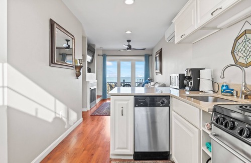 Ogunquit House | Ogunquit’s only Oceanfront Cottage on Private Ocean Beach – Perkins Cove, Maine
