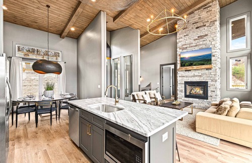Sevierville Cabin | OH MY! Indoor pool cabin w best views.