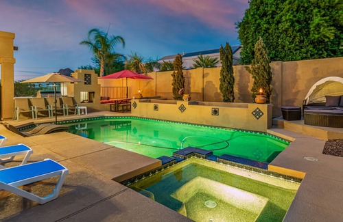 Glendale House | OH NO- You Will Not Want to leave- Heated Pool, Spa, Xbox, billiards, Air hockey