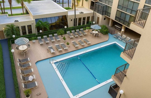 Sunny Isles Beach Condo | OH WOW! 5 minutes from the beach with free parking.!