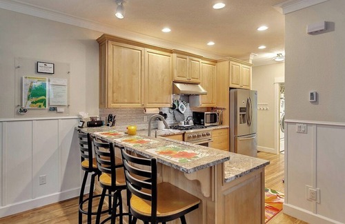 Lincoln City House | Ohana Beach Park- Pet Friendly Fenced Yard Hot Tub