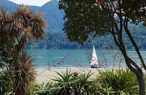 Mahau Sound Cottage | Ohingaroa Bay cabin.