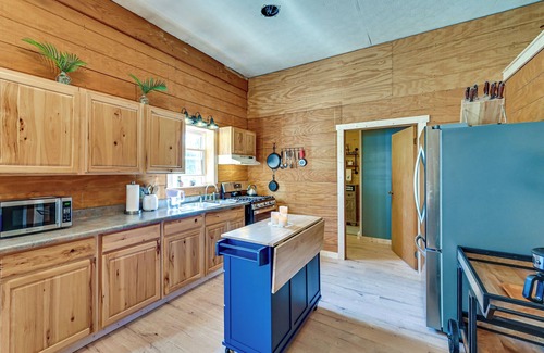Sycamore Valley Cabin | Ohio Hunter’s Cabin w/Pond Access: Pets Welcome!