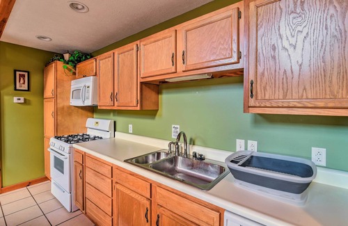 Battletown Cabin | Ohio River Views: Home w/Fireplace & Deck!