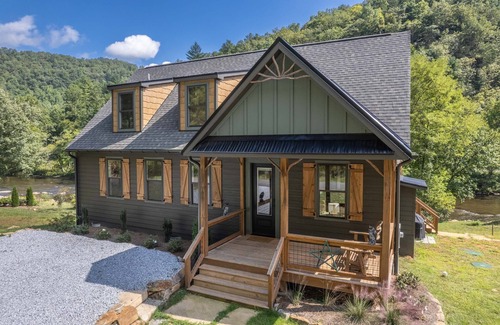 Cullowhee House | Ohiolina on the River - Stunning Home Located on the River and Close to WCU!