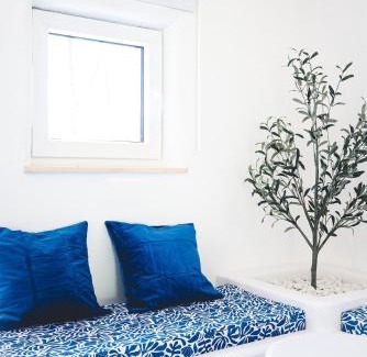 Blaimont House | Oia Moon