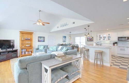 Ocean Isle Beach House | OIB Views! Easy beach access, linens included, double backyard, community pool.