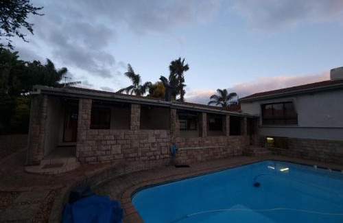 Eikenbosch House | Ojong's Guesthouse Ridgeworth - Bellville