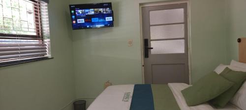 Eikenbosch House | Ojong's Guesthouse Ridgeworth - Bellville