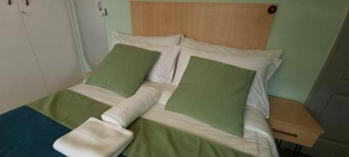 Eikenbosch House | Ojong's Guesthouse Ridgeworth - Bellville