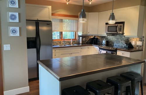 Vernon Resort | Okanagan Lakeside resort living! Pools, lake, beaches and sun!