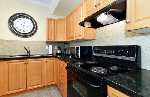 North End Condo | Okanagan Sunshine and 3 minute walk to Lake/Beach.