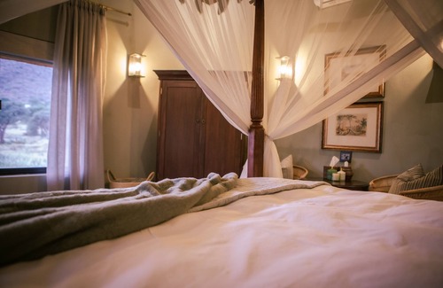 Windhoek Cabin | Okapuka Safari Lodge