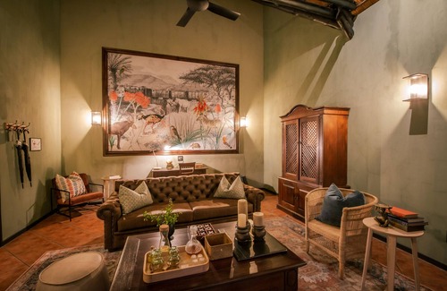 Windhoek Cabin | Okapuka Safari Lodge