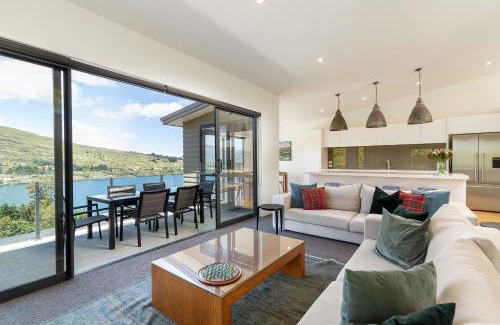 Queenstown House | Okataina - Means Place of Laughter, Luxury Retreat