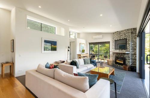 Queenstown House | Okataina - Means Place of Laughter, Luxury Retreat