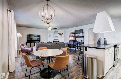 South Oklahoma City House | OKC Getaway! Just 20min From The Heart of OKC/Bricktown!