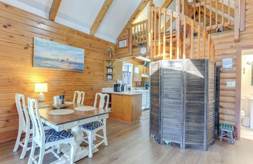 Okeechobee Cottage | Okeechobee Cabin w/Patio & Community Pool!
