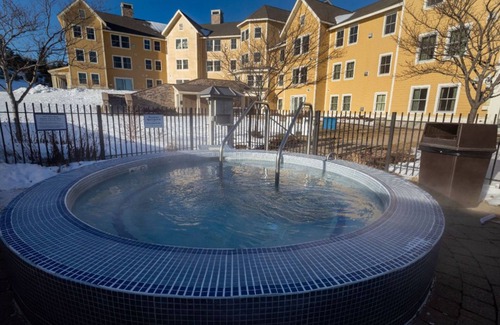 Ludlow Apartment | Okemo | Spacious Executive Room w Amenities Nearby