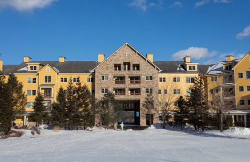 Ludlow Apartment | Okemo | Spacious Executive Room w Amenities Nearby