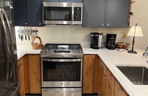 Ludlow Condo | Okemo Winterplace - Ski home for lunch-Sleeps 12 people 4Br 2BA slopeside