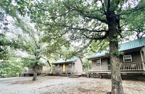 Sulphur Cabin | Okie Mountain Cabin 1: Newly remodeled cabin minutes to Lake Arbuckle