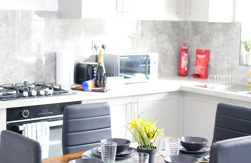 Oldham House | Ol-Mumps Cosy 2bd Free Parking & Wifi